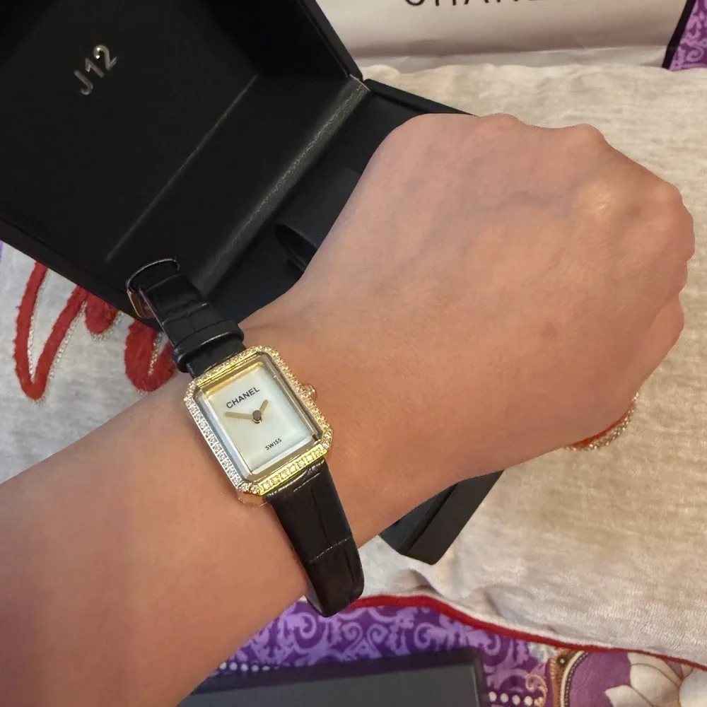 Women small wrist boyfriend watch black and gold